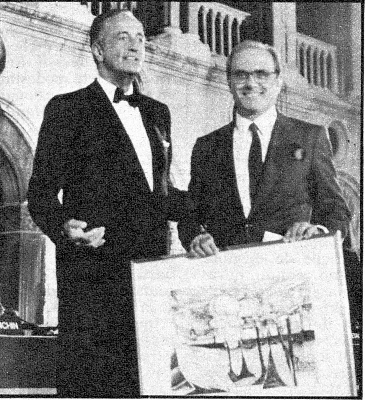 [1985] Venezia. Il Presidente Avv. M. Valeri Manera annuncia il risultato del Campiello