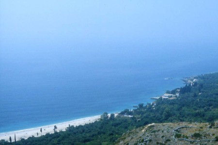 E poi su su lungo la costa adriatica verso Vlore