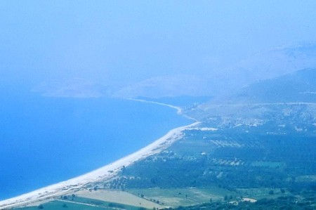 E poi su su lungo la costa adriatica verso Vlore