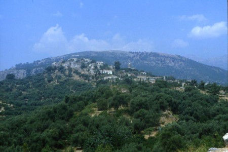 Viaggiando qua e là per un paese difficile, chiuso, ancora imperscrutabile
